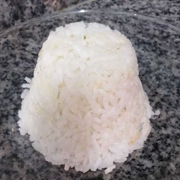 1. Cocina el arroz al vapor