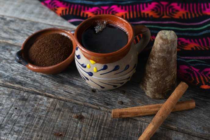 ¿Cuántas cucharadas de café se le pone a un litro de agua?