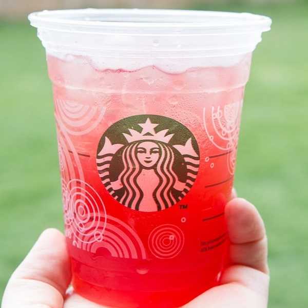 Ingredientes principales del agua de fresa de Starbucks